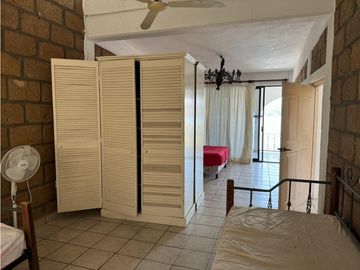 CASA EN VENTA A ORILLA DEL LAGO 