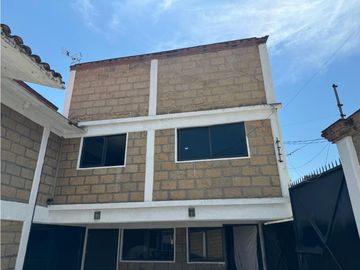 CASA EN VENTA A ORILLA DEL LAGO 