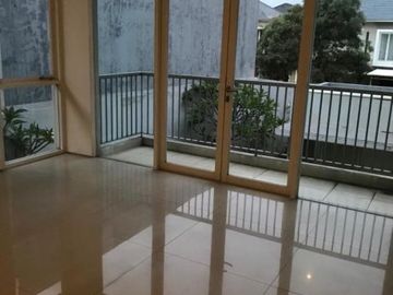 Rumah Royal Residence, New