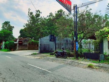 Tanah pekarangan luas dikawasan bisnis jln Kaliurang