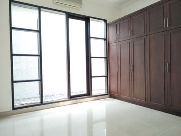 Disewakan Rumah Private Pool di Bangka Jakarta Selatan Kondisi Semi Furnished HSE-A0317