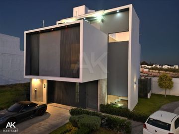 MAGNÍFICA CASA INTELIGENTE CON ROOF GARDEN