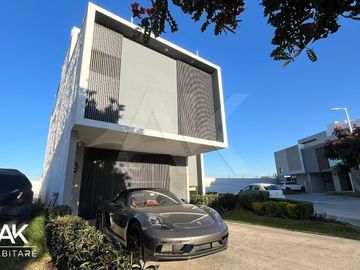 MAGNÍFICA CASA INTELIGENTE CON ROOF GARDEN