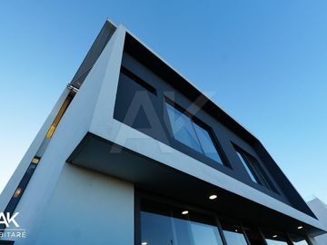 MAGNÍFICA CASA INTELIGENTE CON ROOF GARDEN