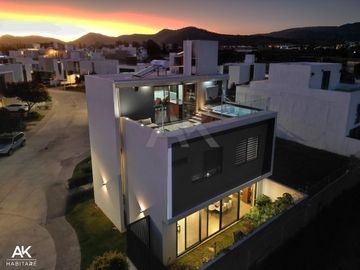 MAGNÍFICA CASA INTELIGENTE CON ROOF GARDEN