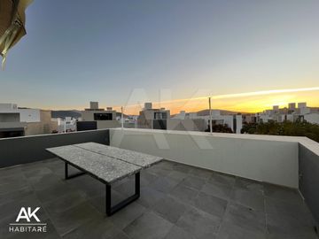 MAGNÍFICA CASA INTELIGENTE CON ROOF GARDEN