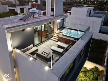 MAGNÍFICA CASA INTELIGENTE CON ROOF GARDEN