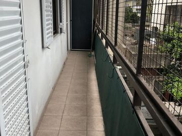 VENTA DEPARTAMENTO 4 AMBIENTES CON BALCÓN CORRIDO