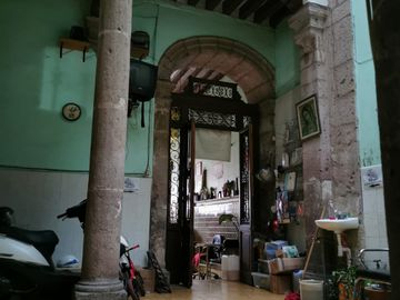 VENTA DE CASA COLONIAL CON LOCALES CENTRO HISTORICO