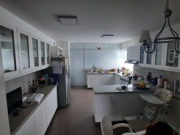 Venta de Hermoso Departamento 244 m2 Laureles en San Isidro
