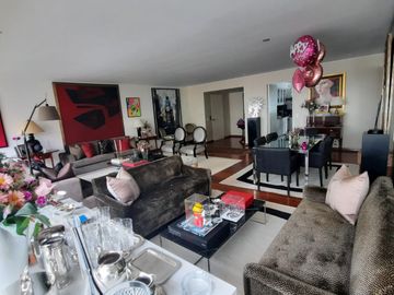 Venta de Hermoso Departamento 244 m2 Laureles en San Isidro