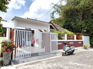 Guesthouse Apik dekat Kampung Flory Tlogoadi