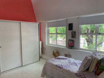 Casa minimalista en Quilmes recidencial