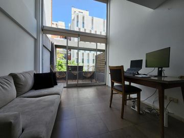 VENTA TRIPLEX  2 AMBIENTES  ,TERRAZA PROPIA CON  PILETA Y  PARRILLA , COCHERA CUBIERTA