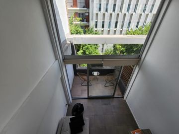 VENTA TRIPLEX  2 AMBIENTES  ,TERRAZA PROPIA CON  PILETA Y  PARRILLA , COCHERA CUBIERTA