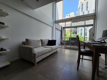 VENTA TRIPLEX  2 AMBIENTES  ,TERRAZA PROPIA CON  PILETA Y  PARRILLA , COCHERA CUBIERTA