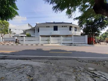 Rumah Megah Pusat Kota Jalan Veteran, Barat Gembira loka