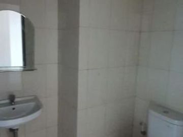 DIJUAL CEPAT !! Apt. Callia Bagus dan Rapih Lantai Rendah View City , Bisa Nego