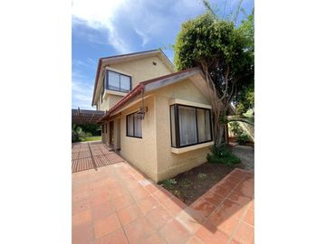 VENDO CASA CENTRAL EN ARRIETA ACEPTA OFERTA, CASA CON PISCINA Y AMPLIOS DORMITORIOS