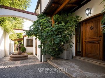 Casa en venta de 6 dorm. en Las Condes