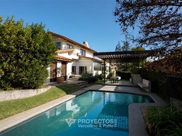 Casa en venta de 6 dorm. en Las Condes