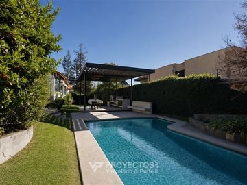 Casa en venta de 6 dorm. en Las Condes