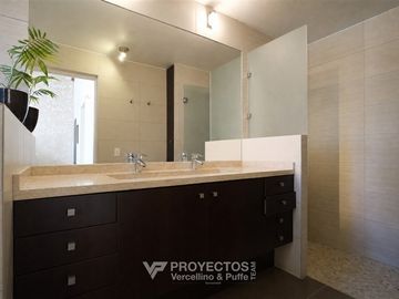 Casa en venta de 6 dorm. en Las Condes