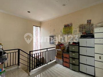 Rumah Modern 2 Lantai Dalam Komplek Nyaman di Cirendeu