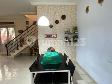 Rumah Modern 2 Lantai Dalam Komplek Nyaman di Cirendeu