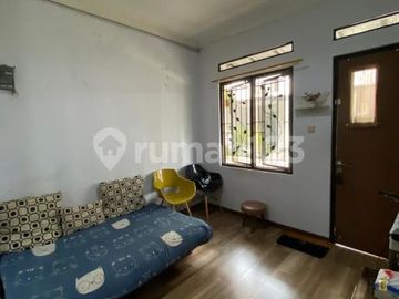Rumah Modern 2 Lantai Dalam Komplek Nyaman di Cirendeu