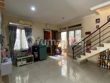 Rumah Modern 2 Lantai Dalam Komplek Nyaman di Cirendeu