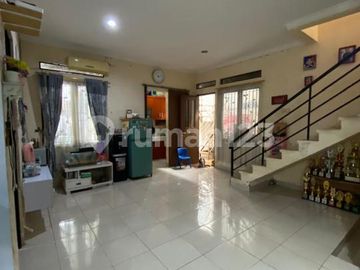 Rumah Modern 2 Lantai Dalam Komplek Nyaman di Cirendeu
