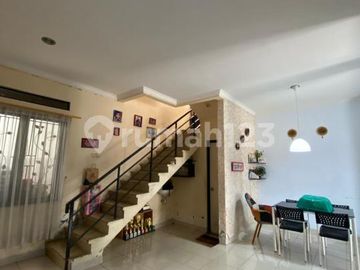 Rumah Modern 2 Lantai Dalam Komplek Nyaman di Cirendeu