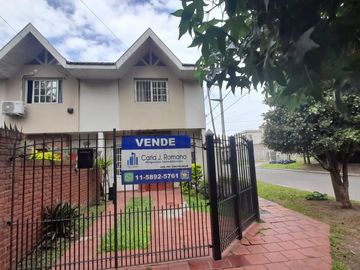 VENTA DUPLEX 3 AMBIENTES CON COCHERA