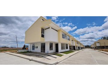 BROKER CASA EN VENTA PARA ESTRENAR SECTOR COMPLEJO DEPORTIVO