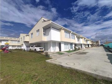 BROKER CASA EN VENTA PARA ESTRENAR SECTOR COMPLEJO DEPORTIVO