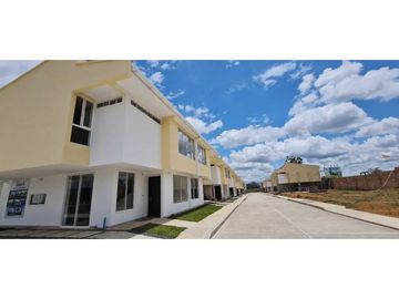 BROKER CASA EN VENTA PARA ESTRENAR SECTOR COMPLEJO DEPORTIVO