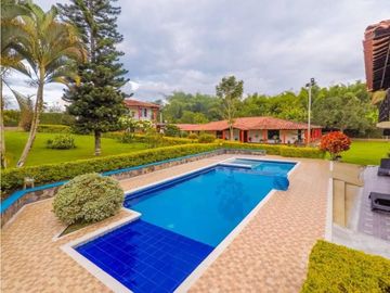 SE VENDE CHALET VA A LA HERRADURA