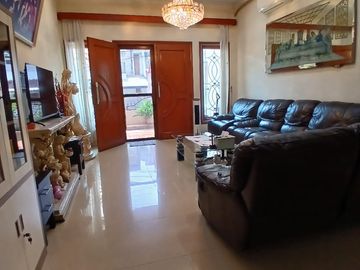 Rumah 2 lantai siap huni minim Renovasi lokasi Ok di Pulomas