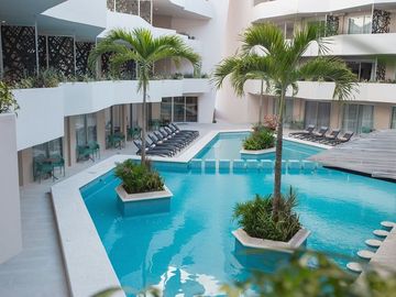 Penthouse, a pasos de la Quinta Avenida y 650 metros de la playa, cine, albercas