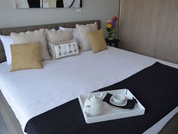 Penthouse, a pasos de la Quinta Avenida y 650 metros de la playa, cine, albercas