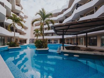 Penthouse, a pasos de la Quinta Avenida y 650 metros de la playa, cine, albercas