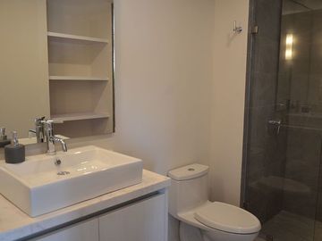 Penthouse, a pasos de la Quinta Avenida y 650 metros de la playa, cine, albercas