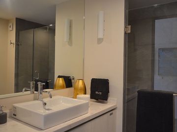 Penthouse, a pasos de la Quinta Avenida y 650 metros de la playa, cine, albercas