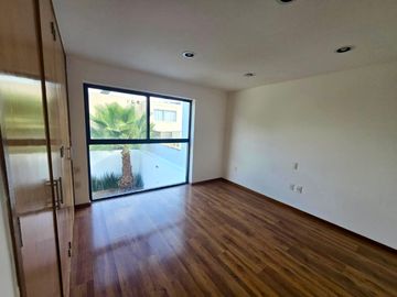 CASA EN RENTA EN PRIVADA RESIDENCIAL DEL PARQUE