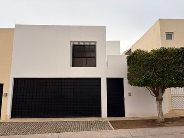 CASA EN RENTA EN PRIVADA RESIDENCIAL DEL PARQUE