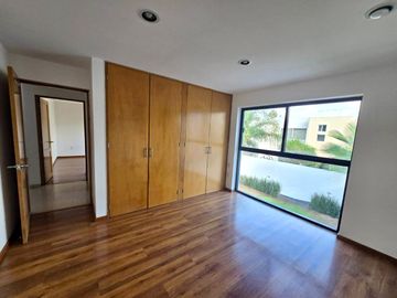 CASA EN RENTA EN PRIVADA RESIDENCIAL DEL PARQUE