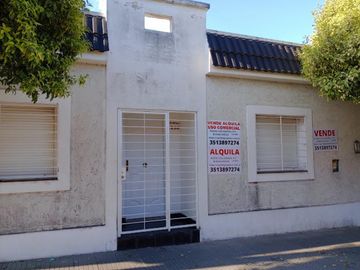 Venta PH 2 dormitorios patio c/Renta Escritura en Observatorio U$S65.000.