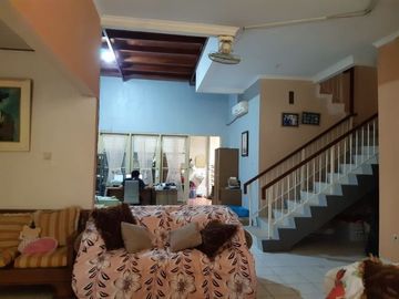 Rumah Cantik pinggir jalan di Gria Jakarta, Pamulang