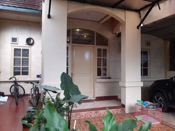 Rumah Cantik pinggir jalan di Gria Jakarta, Pamulang